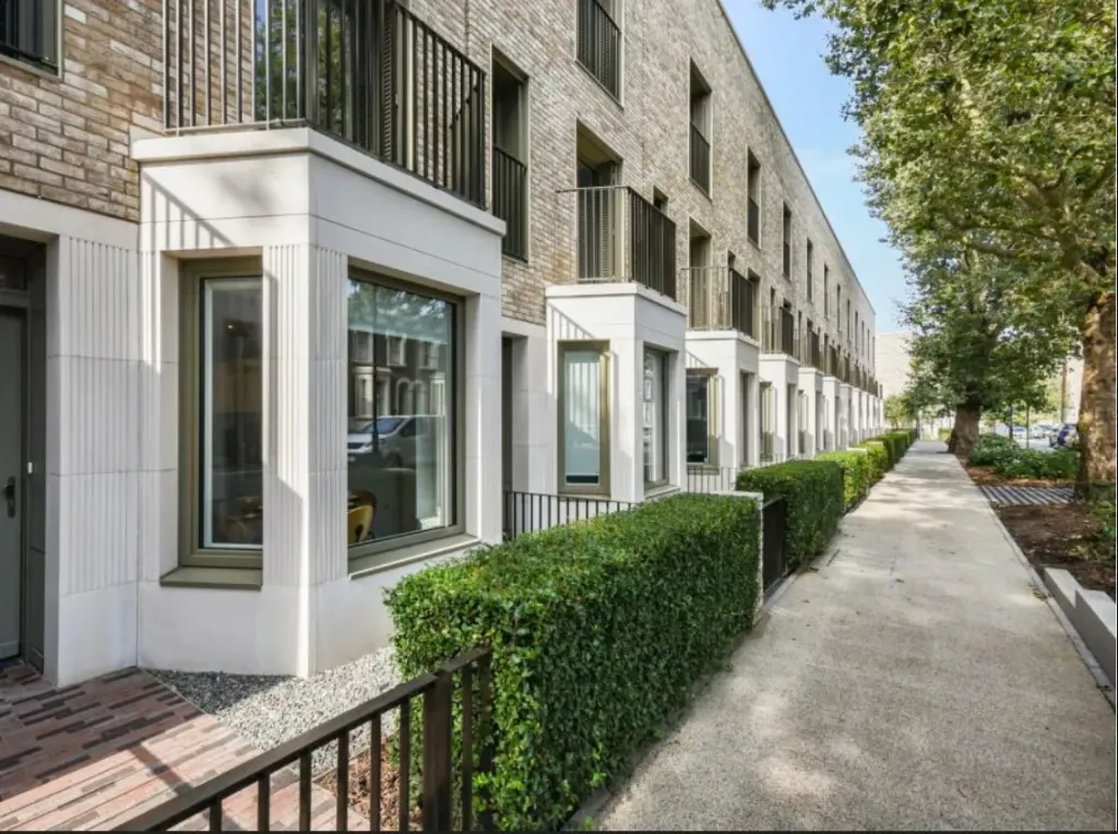 Property photo 1 of 3
