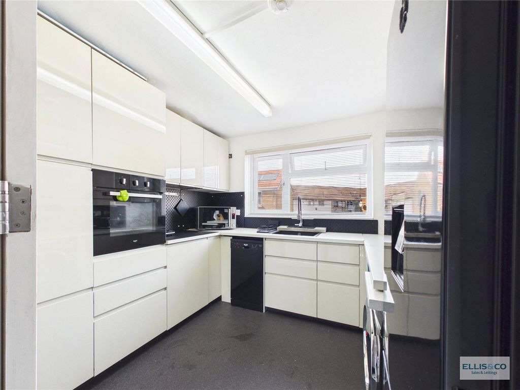 Property photo 2 of 8 Picture No. 10