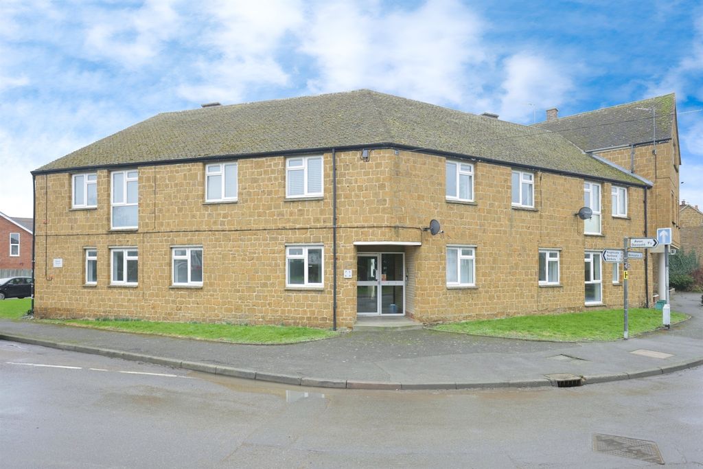 Property photo 1 of 9