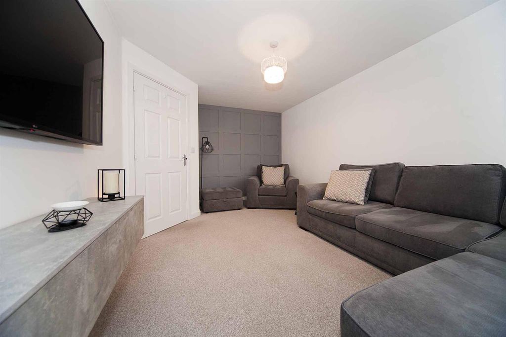 Property photo 2 of 21