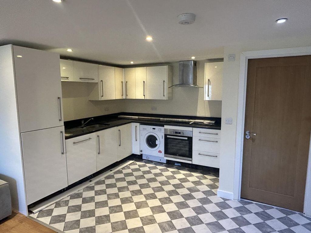 Property photo 2 of 6 Kitchen