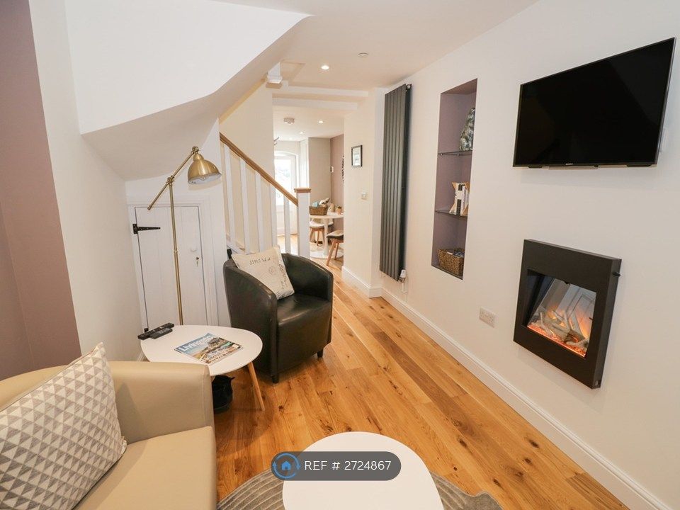 Property photo 3 of 9 Lounge Through To Kitchen