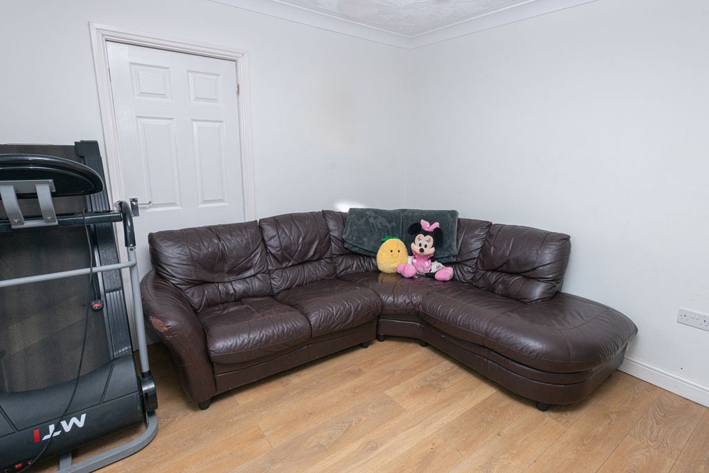 Property photo 3 of 23