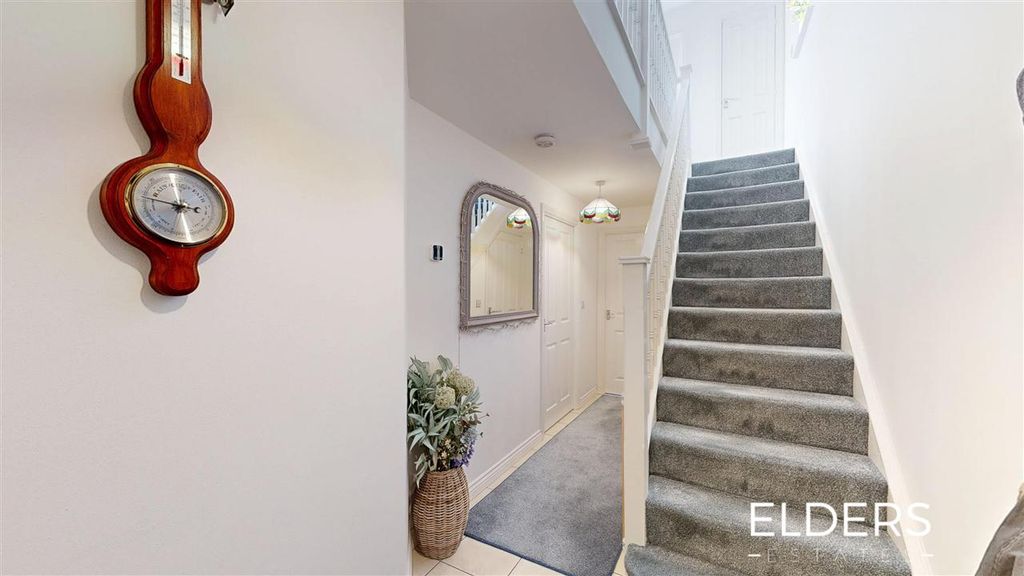 Property photo 3 of 15 Entrance Hall