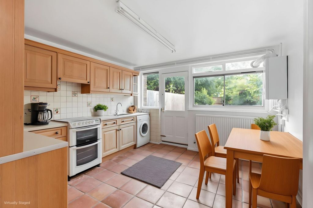 Property photo 2 of 23