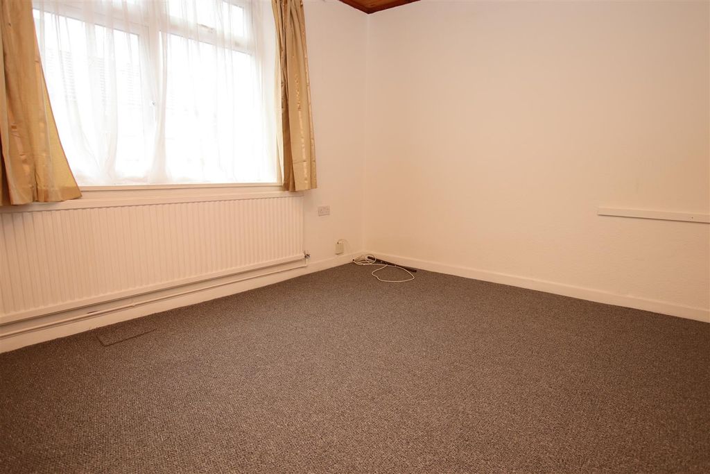 Property photo 2 of 10 Living Room