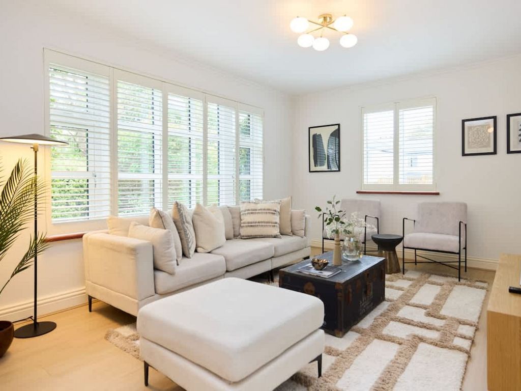 Property photo 2 of 32