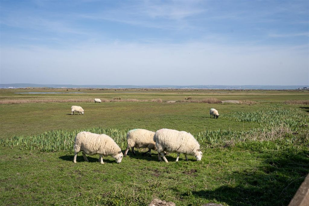 Property photo 2 of 38