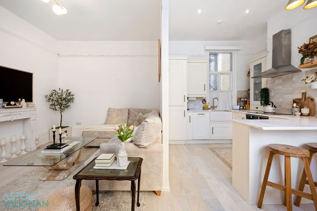 Property photo 2 of 20 4543272