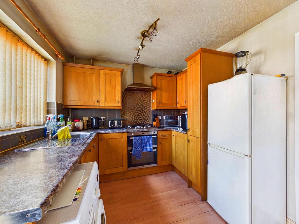 Property photo 3 of 11 Kitchen