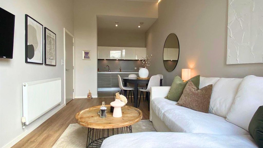 Property photo 3 of 18 982E2A0B-Be94-4B76-978d-0Fc23B4Caaa6.Jpg