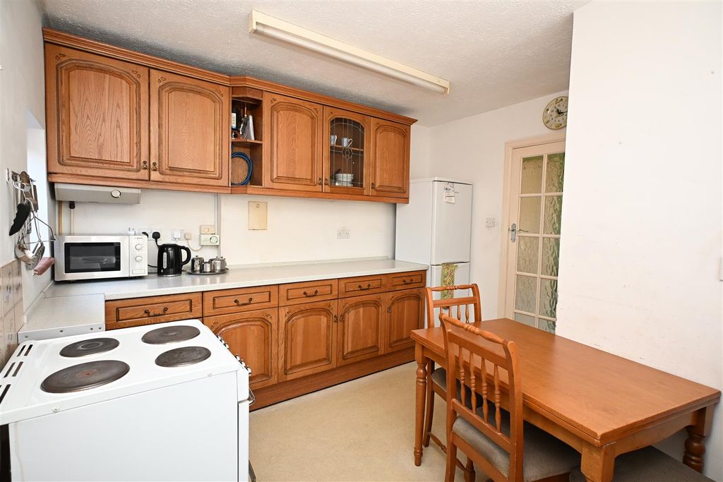 Property photo 2 of 21 Kitchen/ Breakfast Room