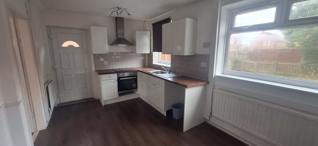 Property photo 2 of 7 Min