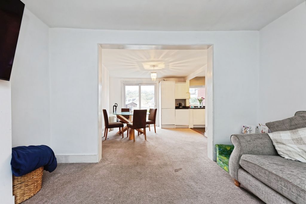 Property photo 3 of 17 Photo