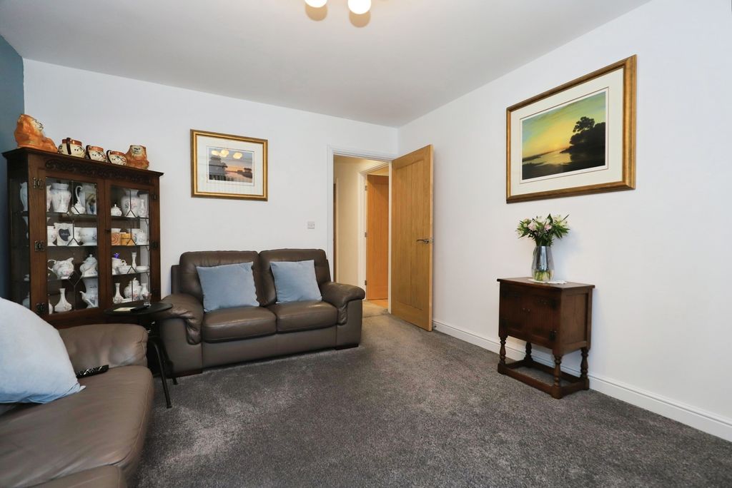 Property photo 3 of 16 Pbox-Img.Jpg