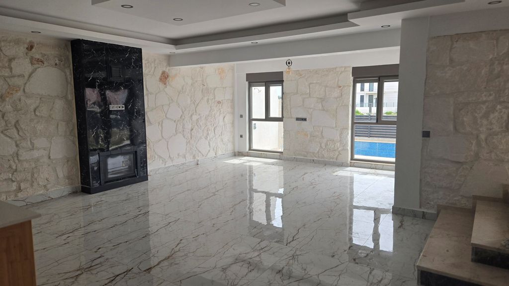 Property photo 3 of 16 Modern Riverside Villa For Sale In Belek With A Private Pool - Spacious Open-Plan Living Area