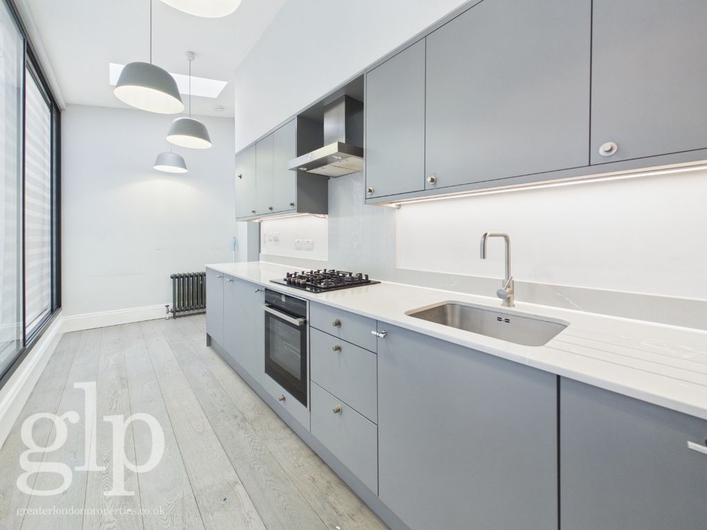 Property photo 1 of 29 978472