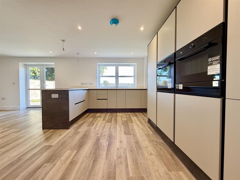 Property photo 2 of 27 Kitchen