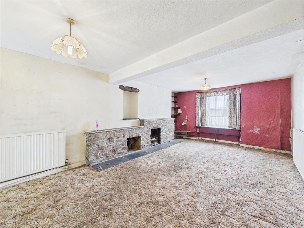 Property photo 2 of 11 Living Room