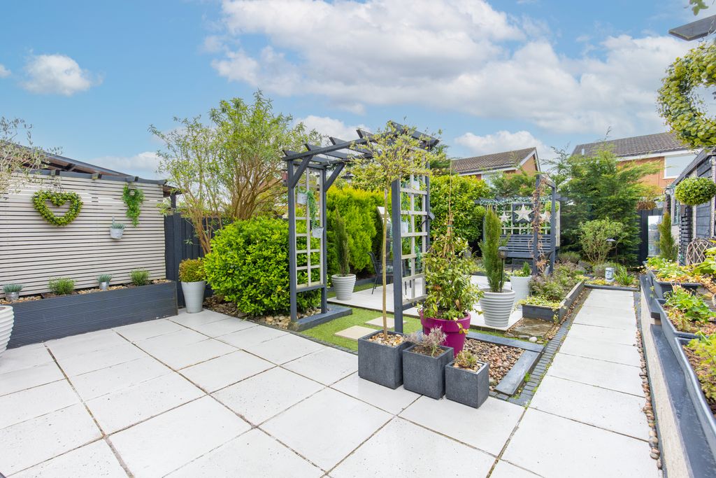 Property photo 2 of 15 Garden