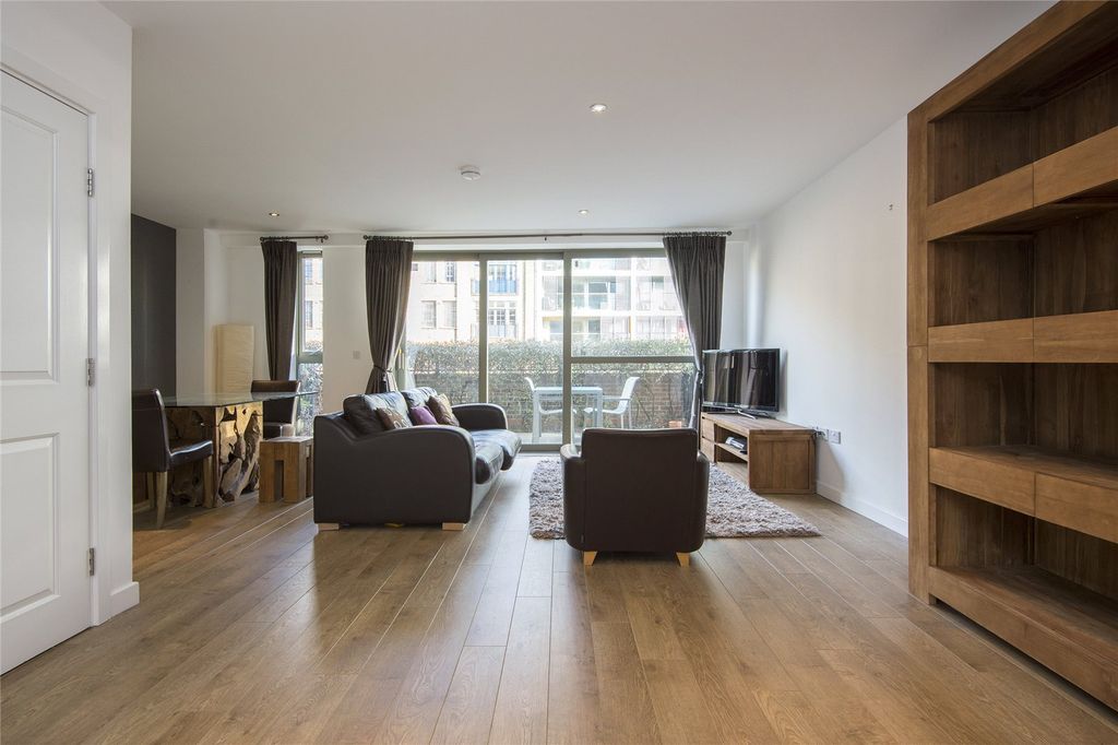 Property photo 2 of 7 Living Room