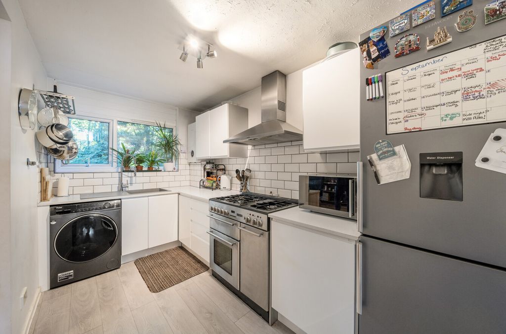 Property photo 3 of 11 1356635-13-68d284...