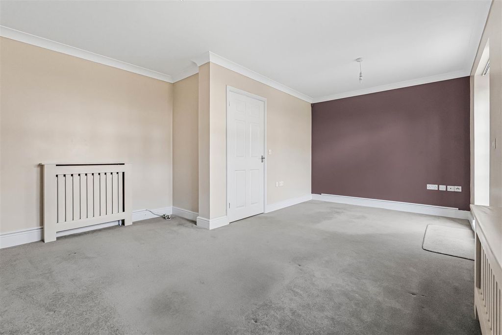 Property photo 3 of 18 13_60335.Jpg