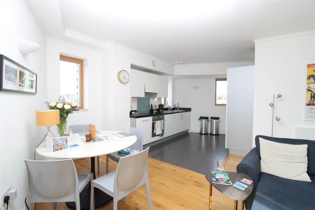 Property photo 2 of 11 Dining Room