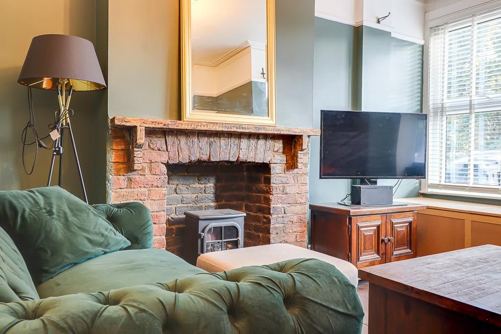 Property photo 3 of 17 Lounge