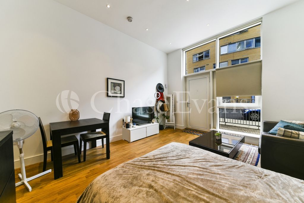 Property photo 3 of 13 Living