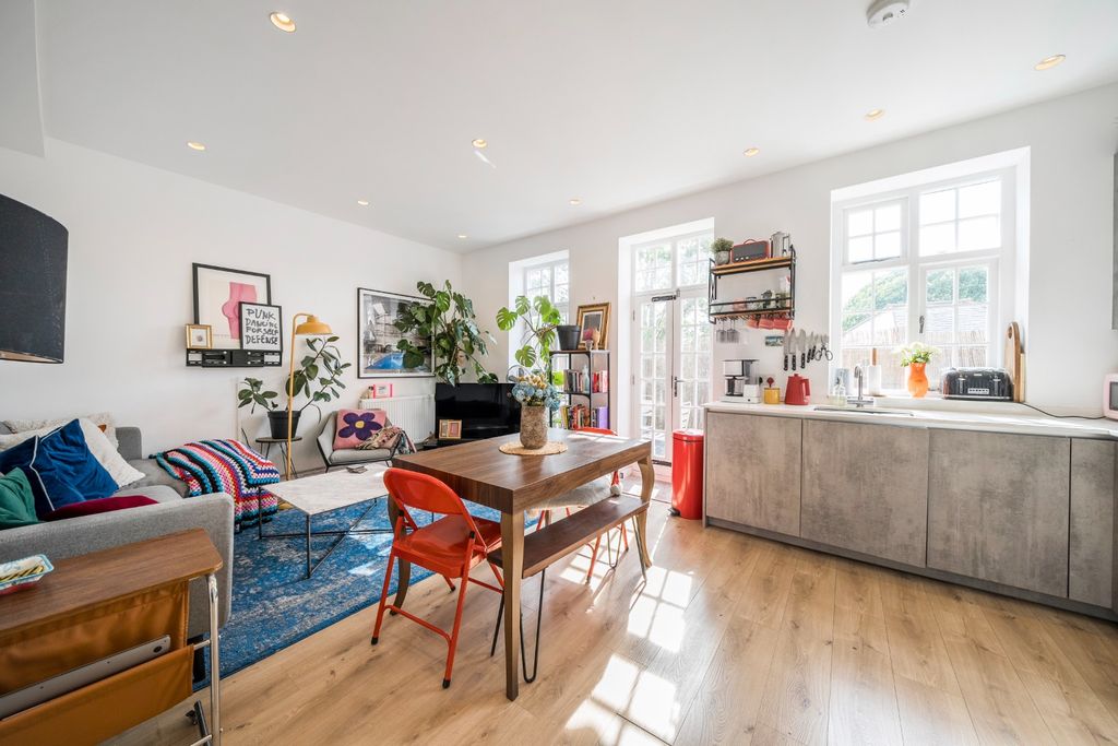 Property photo 1 of 10 4222051