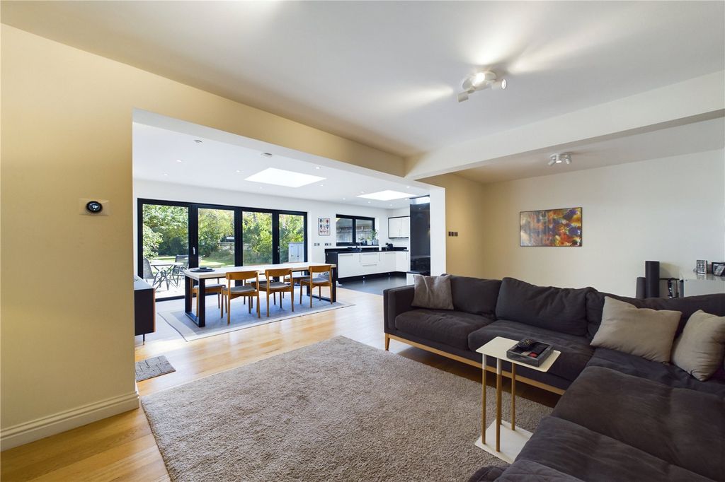 Property photo 2 of 30 Picture No. 11