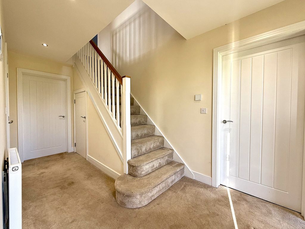 Property photo 2 of 33