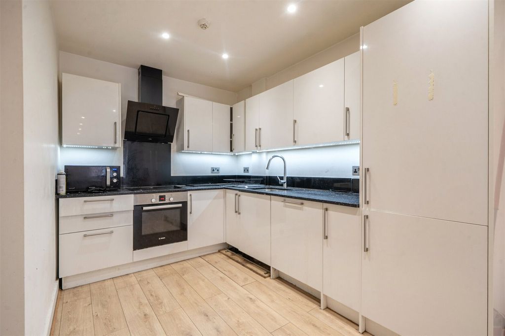 Property photo 2 of 11 Kitchen