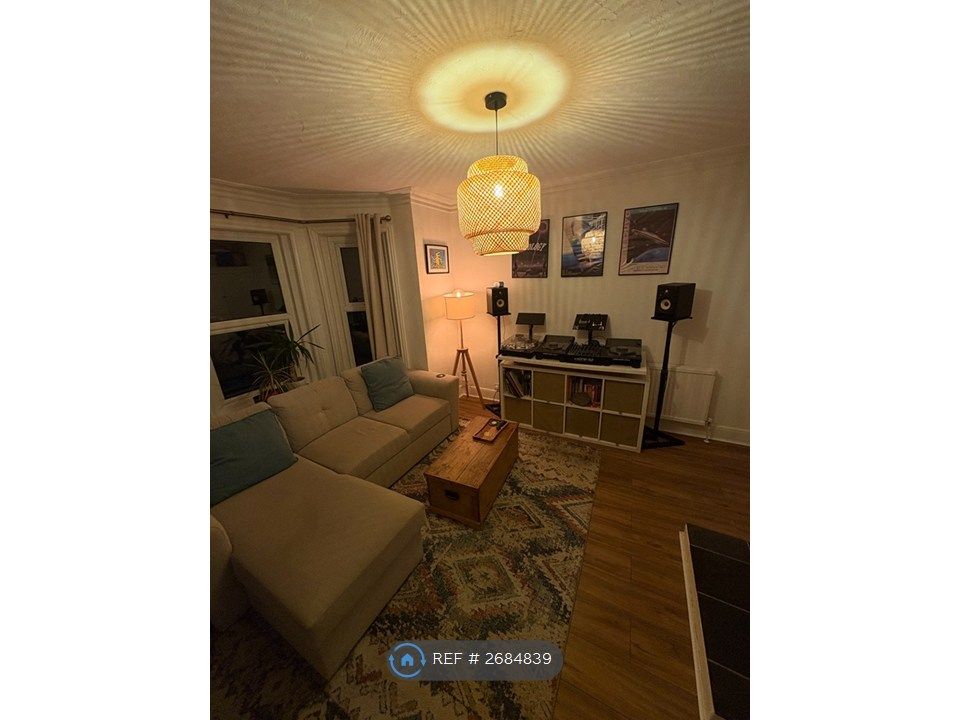 Property photo 2 of 11 Living Room