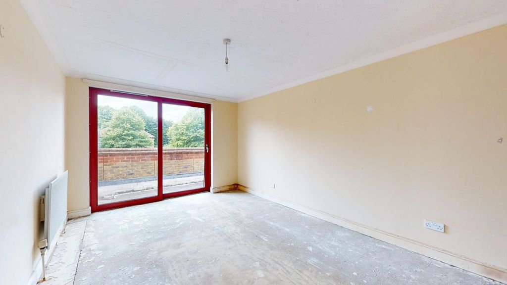 Property photo 3 of 9 16 Longfellow Road, Walthamstow, London, E17 8Dp
