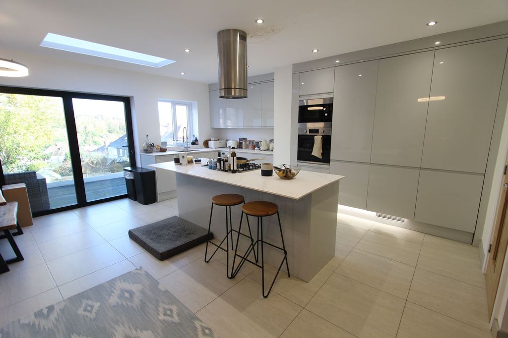 Property photo 3 of 21