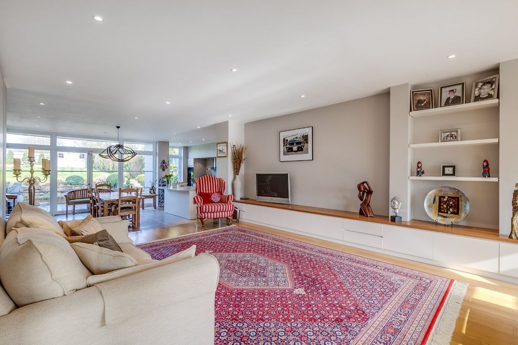 Property photo 2 of 24 Picture No. 27