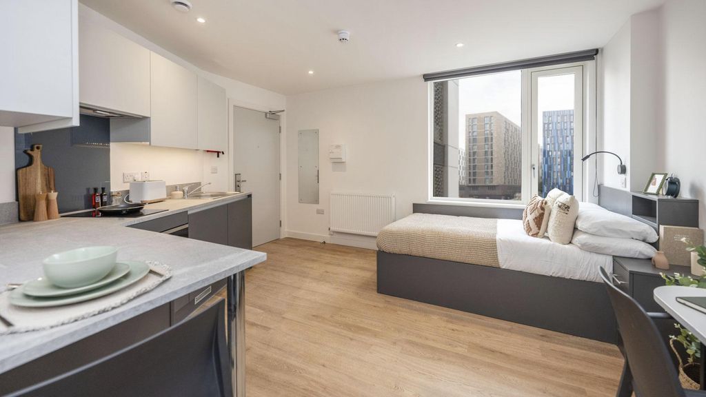 Property photo 1 of 27