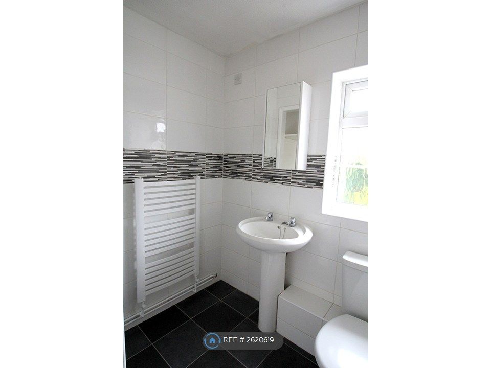 Property photo 2 of 14 Bathroom 2