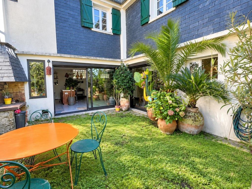 Property photo 1 of 19 Oloron - In Historic Quarter, Beautiful Character House With Garden And Independent Apartment Rented -