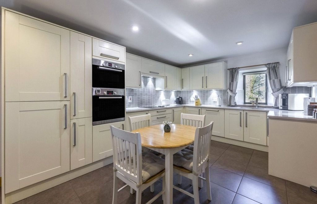 Property photo 3 of 13 Kitchen