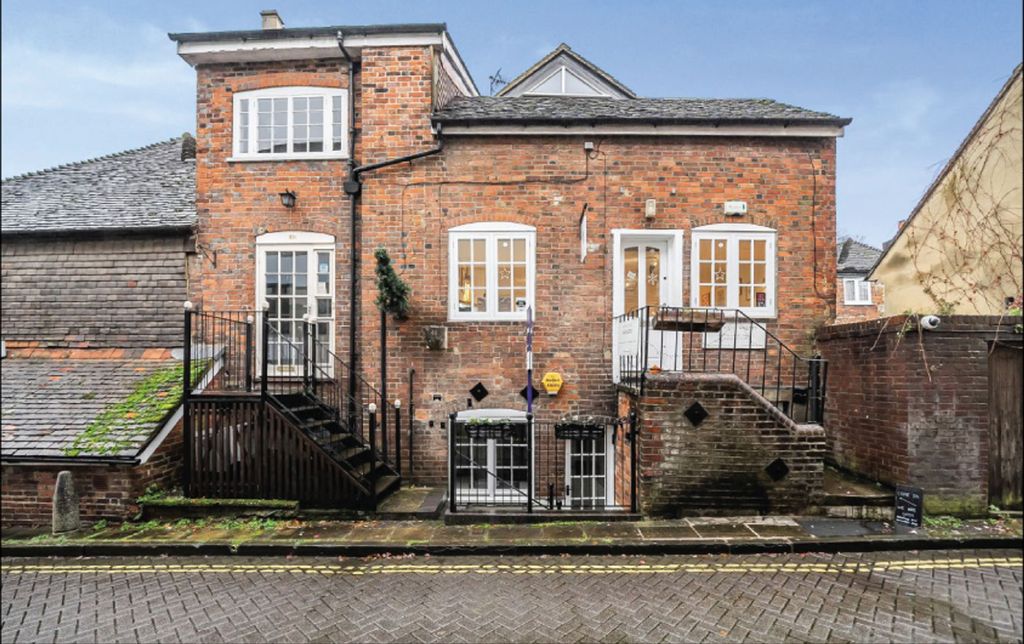 Property photo 1 of 3