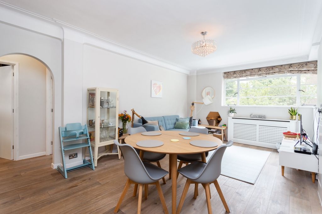 Property photo 1 of 10 Lichfield Court