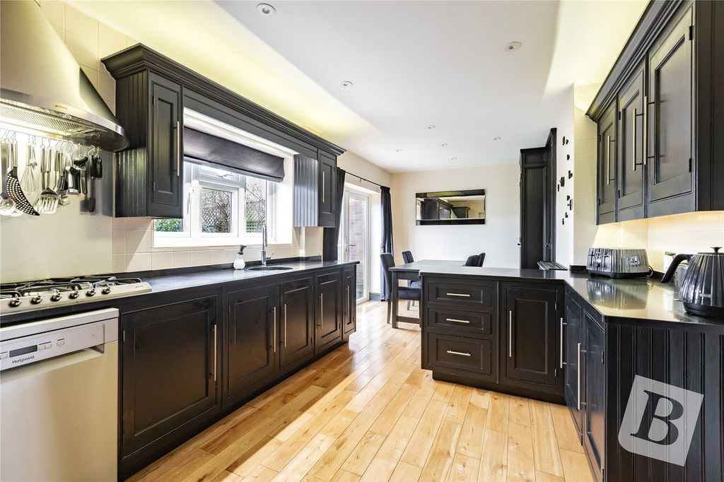 Property photo 2 of 22 Picture No. 18