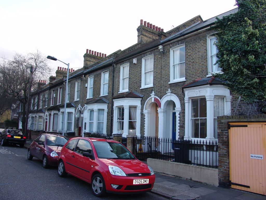 Property photo 1 of 12 4 Bedroom House For Rent