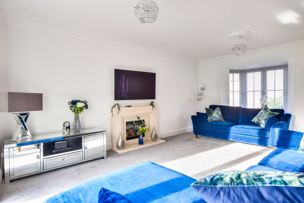 Property photo 2 of 36 Dsc_0082-Dsc_0084