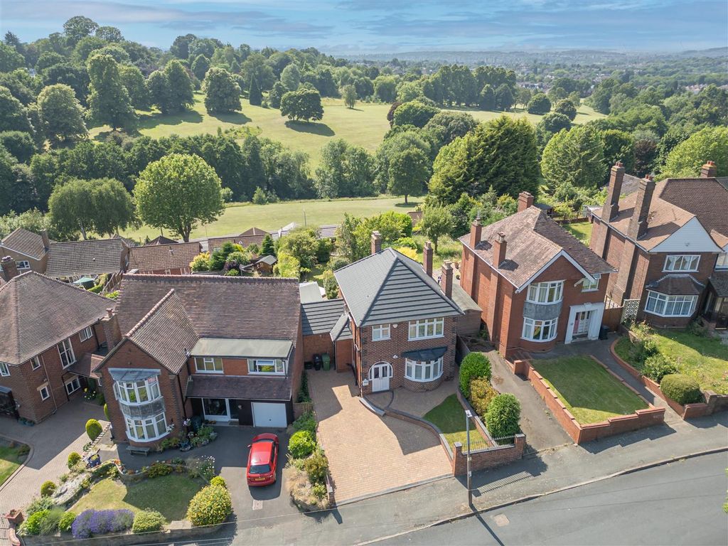 Property photo 1 of 35