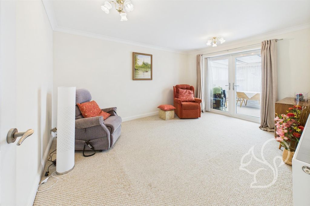 Property photo 2 of 17 Lounge