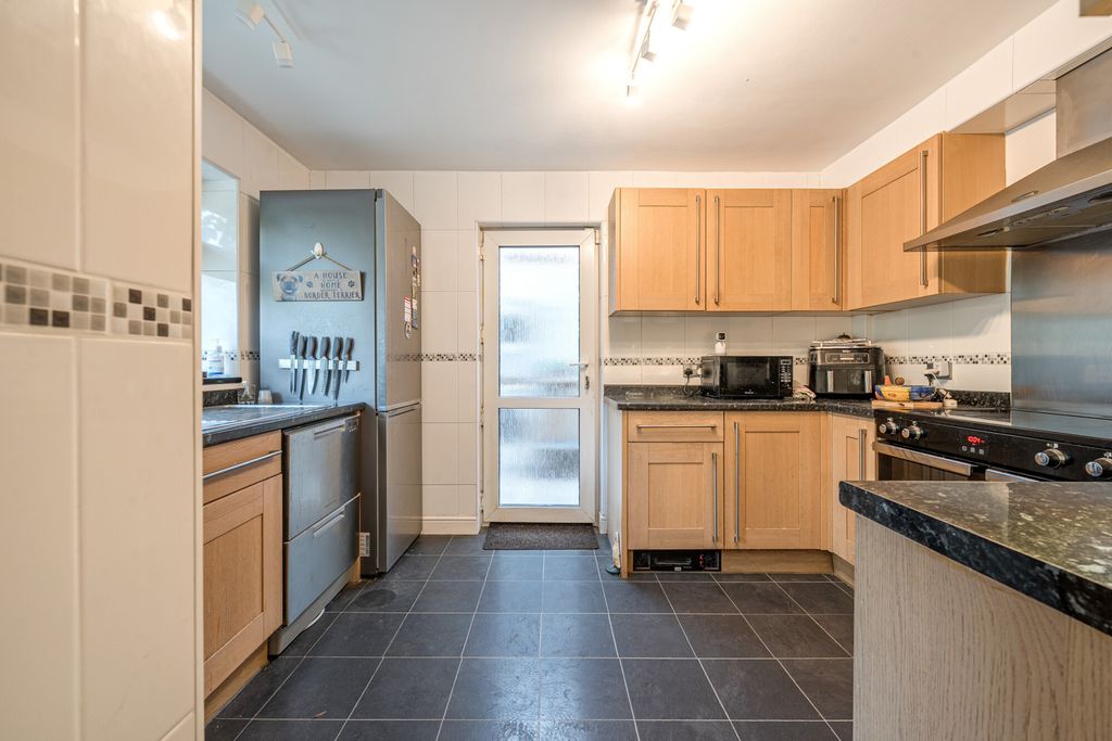 Property photo 3 of 21 Kitchen